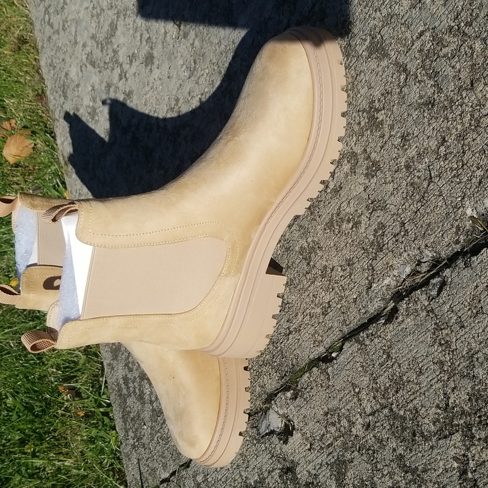 Womens Fall booties size 7.5